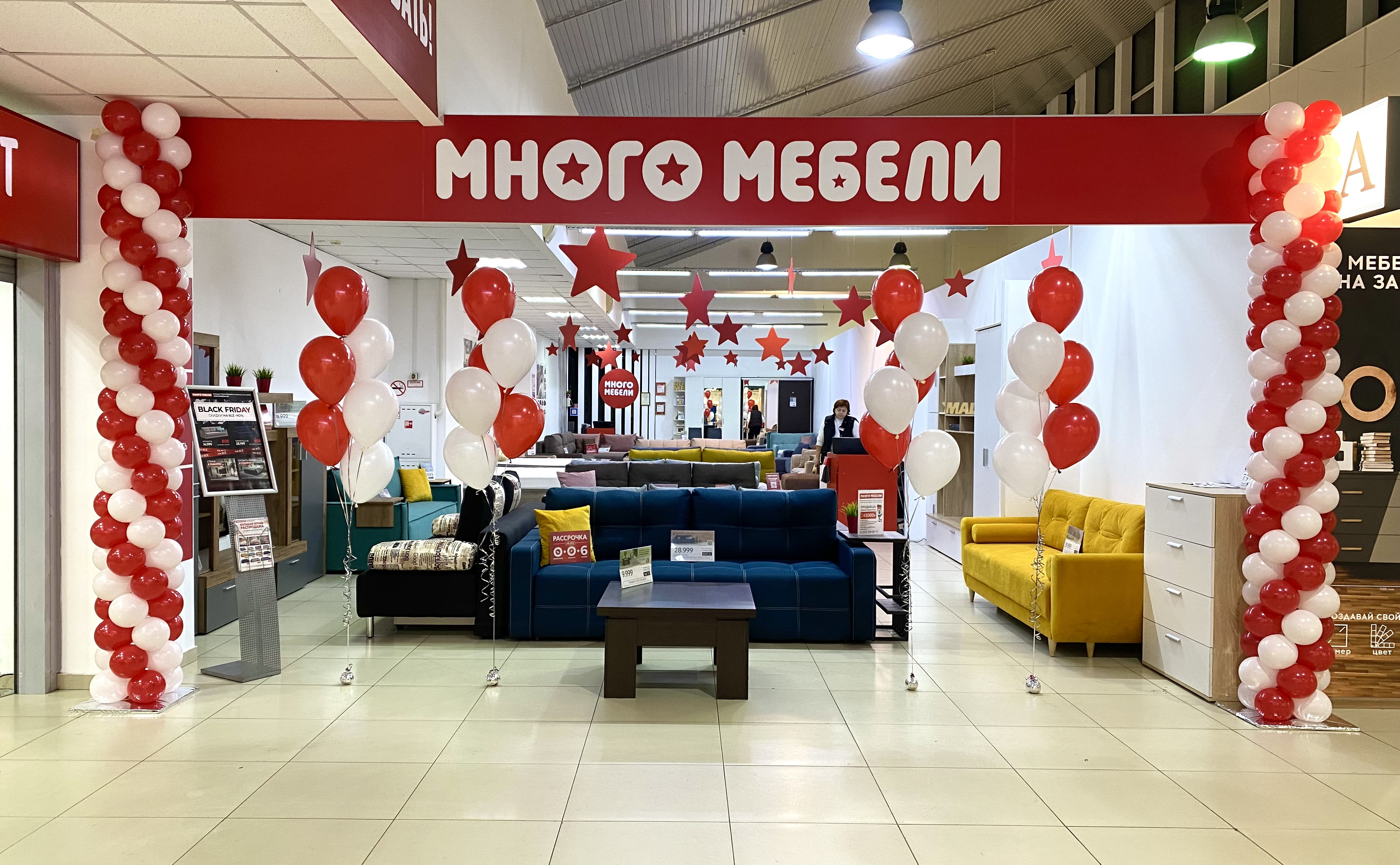Праздничное оформление гелиевыми шарами к открытию магазина